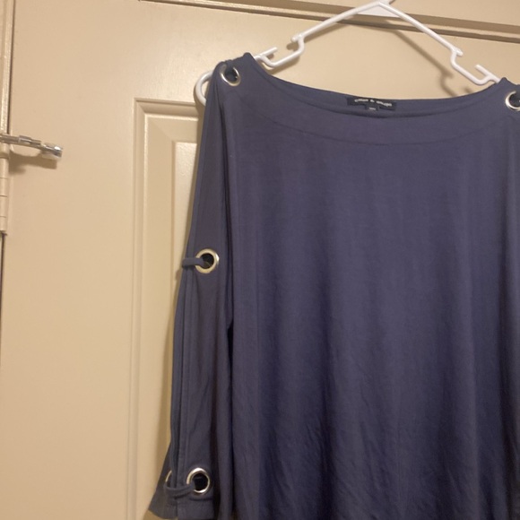 NWOT!  Very pretty bluish Cable and Gauge casual blouse! - Picture 2 of 5